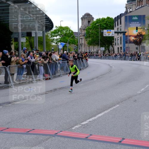 25.04.2026 - Das Zehntel Tim E. http://msf.ph/oto/9573410 25.04.2026 10:45:28 Ziel 6086 meine-sportfotos.de