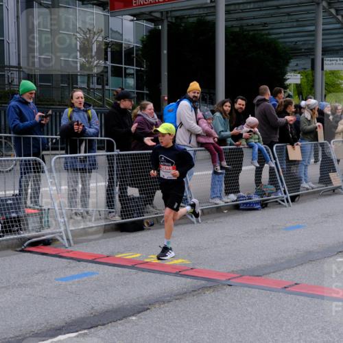 25.04.2026 - Das Zehntel Tim E. http://msf.ph/oto/9573441 25.04.2026 10:45:48 Ziel 6937 meine-sportfotos.de