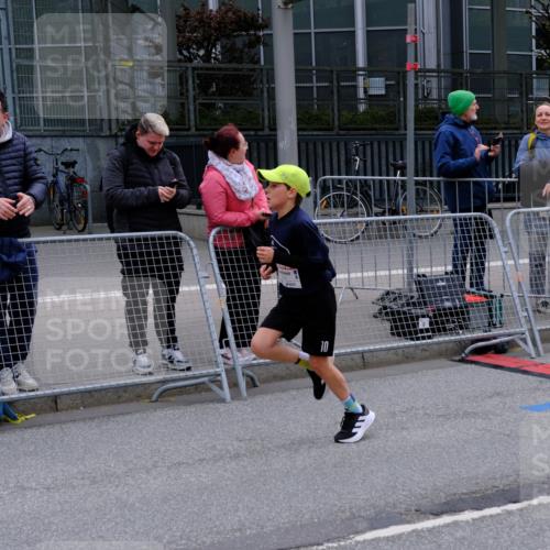 25.04.2026 - Das Zehntel Tim E. http://msf.ph/oto/9573449 25.04.2026 10:45:48 Ziel 6937 meine-sportfotos.de