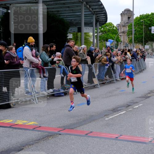 25.04.2026 - Das Zehntel Tim E. http://msf.ph/oto/9573469 25.04.2026 10:46:14 Ziel 5519, 6318, 7967 meine-sportfotos.de