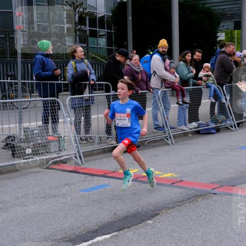 25.04.2026 - Das Zehntel Tim E. http://msf.ph/oto/9573480 25.04.2026 10:46:15 Ziel 5519, 6318, 7967 meine-sportfotos.de