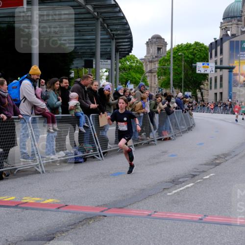 25.04.2026 - Das Zehntel Tim E. http://msf.ph/oto/9573554 25.04.2026 10:46:59 Ziel 5573 meine-sportfotos.de