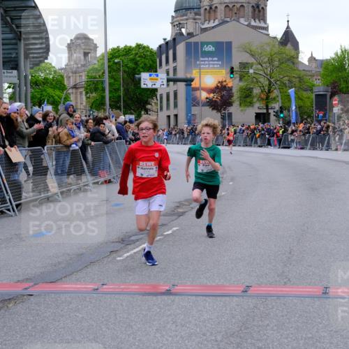 25.04.2026 - Das Zehntel Tim E. http://msf.ph/oto/9573567 25.04.2026 10:47:06 Ziel 5573, 6158, 7984 meine-sportfotos.de