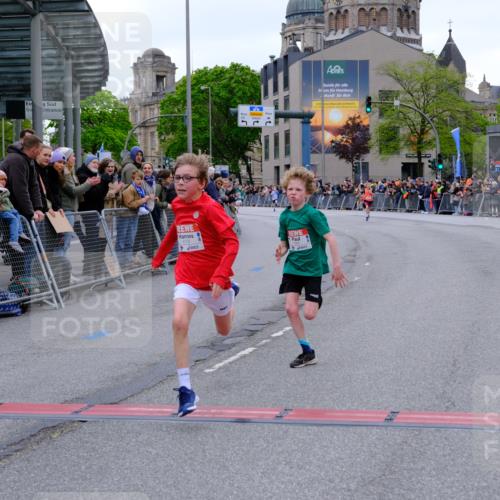 25.04.2026 - Das Zehntel Tim E. http://msf.ph/oto/9573569 25.04.2026 10:47:07 Ziel 6158, 7984 meine-sportfotos.de