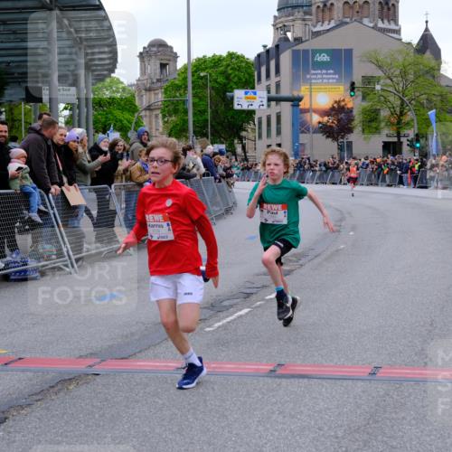 25.04.2026 - Das Zehntel Tim E. http://msf.ph/oto/9573570 25.04.2026 10:47:07 Ziel 6158, 7984 meine-sportfotos.de
