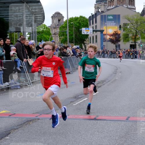 25.04.2026 - Das Zehntel Tim E. http://msf.ph/oto/9573571 25.04.2026 10:47:07 Ziel 6158, 7984 meine-sportfotos.de