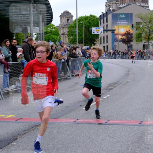 25.04.2026 - Das Zehntel Tim E. http://msf.ph/oto/9573572 25.04.2026 10:47:07 Ziel 6158, 7984 meine-sportfotos.de