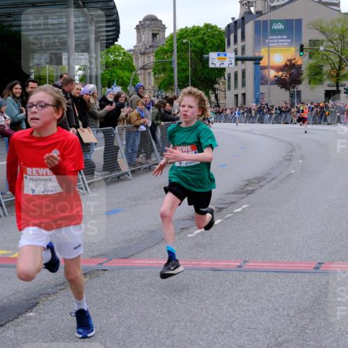 25.04.2026 - Das Zehntel Tim E. http://msf.ph/oto/9573573 25.04.2026 10:47:07 Ziel 6158, 7984 meine-sportfotos.de