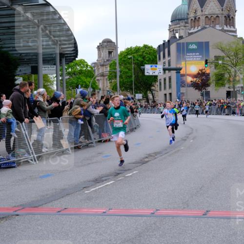 25.04.2026 - Das Zehntel Tim E. http://msf.ph/oto/9573592 25.04.2026 10:47:16 Ziel 7159, 7412, 7742, 7961 meine-sportfotos.de