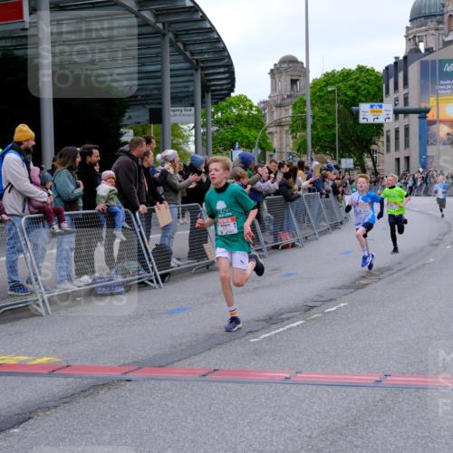 25.04.2026 - Das Zehntel Tim E. http://msf.ph/oto/9573598 25.04.2026 10:47:17 Ziel 7159, 7412, 7709, 7742, 7961 meine-sportfotos.de