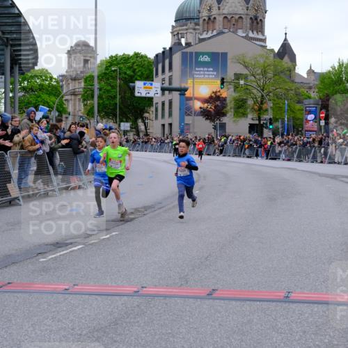 25.04.2026 - Das Zehntel Tim E. http://msf.ph/oto/9573683 25.04.2026 10:47:39 Ziel 5295, 6324, 6329 meine-sportfotos.de