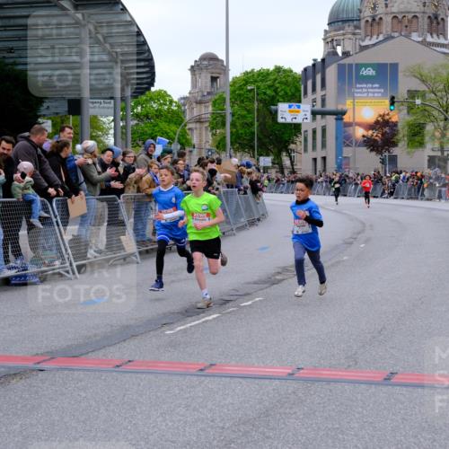 25.04.2026 - Das Zehntel Tim E. http://msf.ph/oto/9573685 25.04.2026 10:47:39 Ziel 5295, 6324, 6329 meine-sportfotos.de