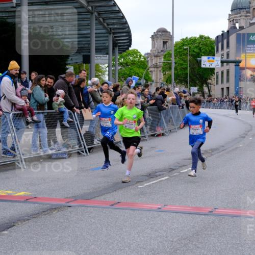 25.04.2026 - Das Zehntel Tim E. http://msf.ph/oto/9573688 25.04.2026 10:47:39 Ziel 5295, 6324, 6329 meine-sportfotos.de