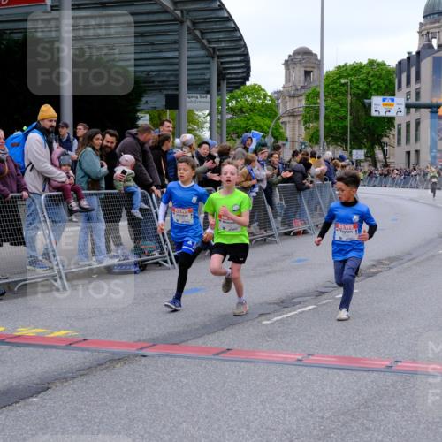 25.04.2026 - Das Zehntel Tim E. http://msf.ph/oto/9573689 25.04.2026 10:47:39 Ziel 5295, 6324, 6329 meine-sportfotos.de