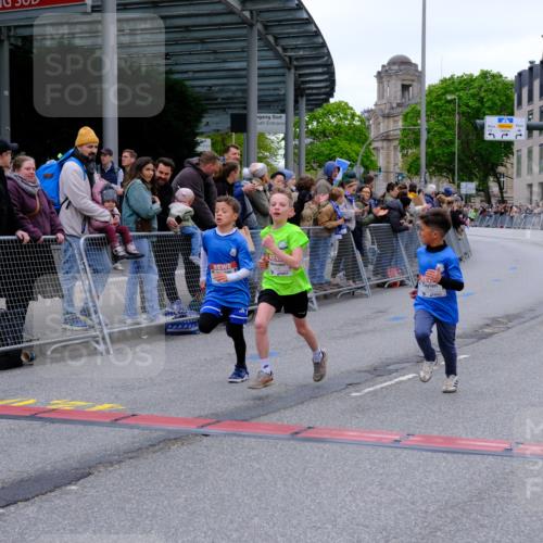 25.04.2026 - Das Zehntel Tim E. http://msf.ph/oto/9573690 25.04.2026 10:47:40 Ziel 5295, 6324, 6329 meine-sportfotos.de