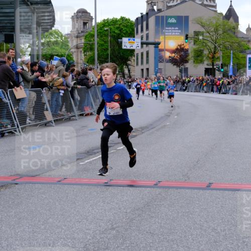 25.04.2026 - Das Zehntel Tim E. http://msf.ph/oto/9573920 25.04.2026 10:48:41 Ziel 5425, 6037, 6326, 6341, 7960, 7982 meine-sportfotos.de