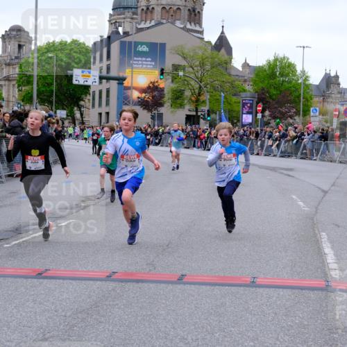 25.04.2026 - Das Zehntel Tim E. http://msf.ph/oto/9573968 25.04.2026 10:48:53 Ziel 6104, 6407, 6913, 7006, 7380, 7381, 7385, 7547, 7625, 7664, 7724, 7747, 7748, 7753, 7977, 7982, 8025 meine-sportfotos.de
