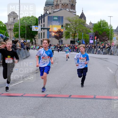 25.04.2026 - Das Zehntel Tim E. http://msf.ph/oto/9573970 25.04.2026 10:48:53 Ziel 6104, 6407, 6913, 7006, 7380, 7381, 7385, 7547, 7625, 7664, 7724, 7747, 7748, 7753, 7977, 7982, 8025 meine-sportfotos.de