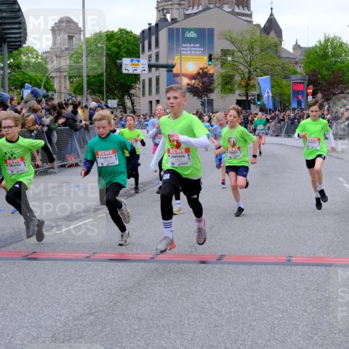 25.04.2026 - Das Zehntel Tim E. http://msf.ph/oto/9574025 25.04.2026 10:49:08 Ziel 5008, 5012, 5300, 5416, 5742, 6056, 6417, 6422, 6423, 6523, 6544, 6548, 6553, 6668, 6940, 7138, 7146, 7164, 7176, 7303, 7402, 7619, 7726, 7972 meine-sportfotos.de