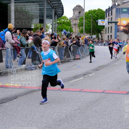 25.04.2026 - Das Zehntel Tim E. http://msf.ph/oto/9574051 25.04.2026 10:49:15 Ziel 5300, 5734, 5742, 6417, 6422, 6423, 6544, 6548, 6553, 6711, 6732, 6964, 7138, 7146, 7394, 7402, 7529, 7619 meine-sportfotos.de