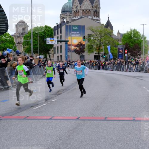 25.04.2026 - Das Zehntel Tim E. http://msf.ph/oto/9574193 25.04.2026 10:49:47 Ziel 5005, 5304, 5444, 5833, 6042, 6044, 6075, 6210, 6248, 7259, 7409, 7635 meine-sportfotos.de