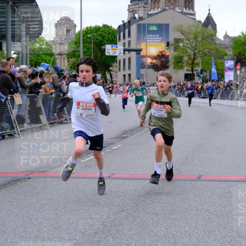 25.04.2026 - Das Zehntel Tim E. http://msf.ph/oto/9574295 25.04.2026 10:50:04 Ziel 5391, 5587, 6059, 6066, 6119, 6349, 6414, 6710, 7257, 7260, 7393, 7582, 7688, 7929, 7951, 8037, 8054 meine-sportfotos.de