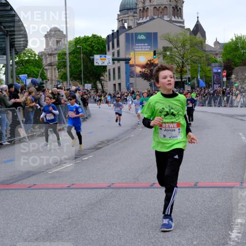 25.04.2026 - Das Zehntel Tim E. http://msf.ph/oto/9574560 25.04.2026 10:50:55 Ziel 5414, 5435, 6040, 6052, 6117, 6208, 6420, 6425, 6531, 6966, 6967, 7145, 7325, 7914, 7935, 7953, 8060, 8061 meine-sportfotos.de