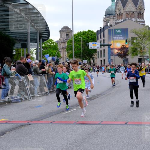 25.04.2026 - Das Zehntel Tim E. http://msf.ph/oto/9574574 25.04.2026 10:50:58 Ziel 5414, 5435, 6040, 6052, 6117, 6208, 6342, 6420, 6425, 6531, 7145, 7154, 7325, 7914, 7935, 7953, 8060, 8061 meine-sportfotos.de