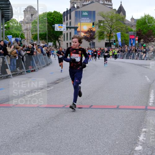25.04.2026 - Das Zehntel Tim E. http://msf.ph/oto/9574622 25.04.2026 10:51:06 Ziel 5500, 5517, 5586, 6020, 6055, 6342, 6420, 6764, 7154, 7585, 7914, 8060, 8061 meine-sportfotos.de