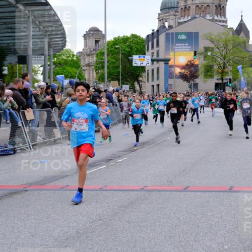 25.04.2026 - Das Zehntel Tim E. http://msf.ph/oto/9574647 25.04.2026 10:51:13 Ziel 5120, 5415, 5500, 5517, 5518, 5586, 5753, 5761, 6020, 6055, 6068, 6077, 6083, 6097, 6124, 6156, 6687, 6712, 6721, 6917, 6936, 6942, 6951, 6957, 7182, 7545, 7857, 7880, 7910, 7913, 7952, 7973 meine-sportfotos.de