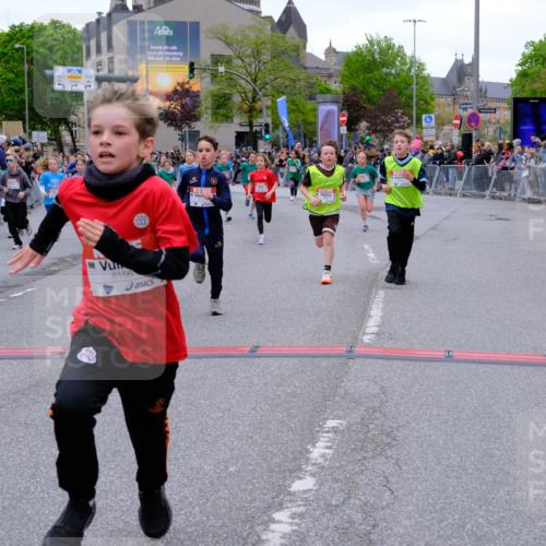 25.04.2026 - Das Zehntel Tim E. http://msf.ph/oto/9574655 25.04.2026 10:51:15 Ziel 5120, 5415, 5500, 5517, 5518, 5550, 5586, 5753, 5761, 6020, 6055, 6068, 6077, 6083, 6097, 6124, 6156, 6687, 6712, 6721, 6917, 6936, 6942, 6951, 6957, 7182, 7545, 7857, 7880, 7910, 7911, 7913, 7952, 7973 meine-sportfotos.de