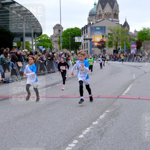 25.04.2026 - Das Zehntel Tim E. http://msf.ph/oto/9574670 25.04.2026 10:51:22 Ziel 5120, 5415, 5550, 5688, 6068, 6077, 6083, 6097, 6124, 6350, 6659, 6687, 6691, 6908, 6917, 6936, 6942, 6951, 7158, 7182, 7321, 7719, 7723, 7729, 7857, 7880, 7900, 7910, 7911, 7913, 7952, 7973, 7981, 8023, 8039 meine-sportfotos.de
