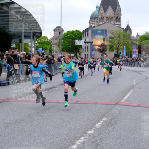 25.04.2026 - Das Zehntel Tim E. http://msf.ph/oto/9574721 25.04.2026 10:51:31 Ziel 5251, 5362, 5379, 5396, 5433, 5492, 5575, 5688, 5794, 5838, 6088, 6532, 6550, 6659, 6691, 6822, 6856, 6908, 6988, 7073, 7100, 7126, 7136, 7158, 7169, 7178, 7186, 7254, 7332, 7590, 7719, 7900, 7946, 7957, 7981 meine-sportfotos.de