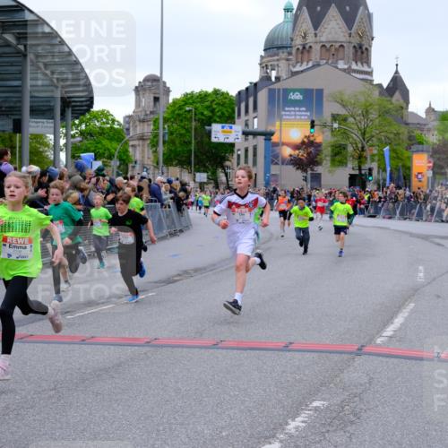 25.04.2026 - Das Zehntel Tim E. http://msf.ph/oto/9574750 25.04.2026 10:51:35 Ziel 5251, 5362, 5379, 5396, 5433, 5492, 5575, 5794, 5838, 6088, 6136, 6139, 6142, 6532, 6550, 6822, 6856, 6988, 7073, 7100, 7126, 7136, 7150, 7169, 7178, 7186, 7246, 7254, 7332, 7388, 7590, 7909, 7946, 7957 meine-sportfotos.de