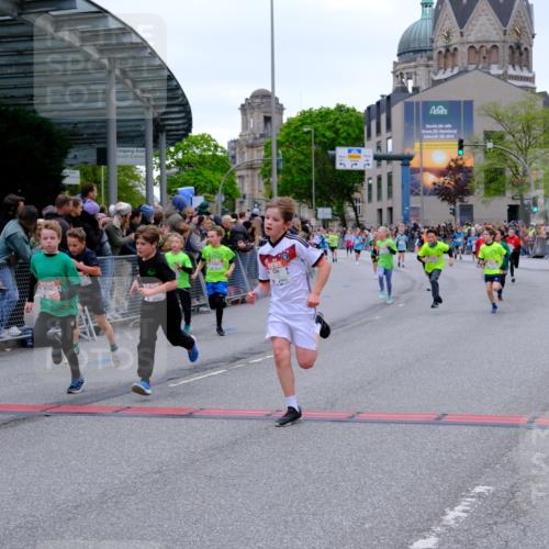25.04.2026 - Das Zehntel Tim E. http://msf.ph/oto/9574754 25.04.2026 10:51:35 Ziel 5251, 5362, 5379, 5396, 5433, 5492, 5575, 5794, 5838, 6088, 6136, 6139, 6142, 6532, 6550, 6822, 6856, 6988, 7073, 7100, 7126, 7136, 7150, 7169, 7178, 7186, 7246, 7254, 7332, 7388, 7590, 7909, 7946, 7957 meine-sportfotos.de