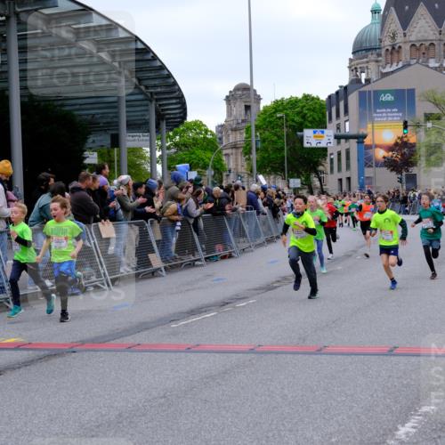 25.04.2026 - Das Zehntel Tim E. http://msf.ph/oto/9574762 25.04.2026 10:51:37 Ziel 5251, 5362, 5379, 5396, 5433, 5492, 5551, 5575, 6136, 6139, 6142, 6532, 6550, 6822, 6856, 6988, 7100, 7126, 7136, 7150, 7246, 7254, 7388, 7590, 7909, 7957 meine-sportfotos.de