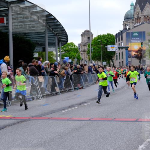 25.04.2026 - Das Zehntel Tim E. http://msf.ph/oto/9574763 25.04.2026 10:51:37 Ziel 5251, 5362, 5379, 5396, 5433, 5492, 5551, 5575, 6136, 6139, 6142, 6532, 6550, 6822, 6856, 6988, 7100, 7126, 7136, 7150, 7246, 7254, 7388, 7590, 7909, 7957 meine-sportfotos.de