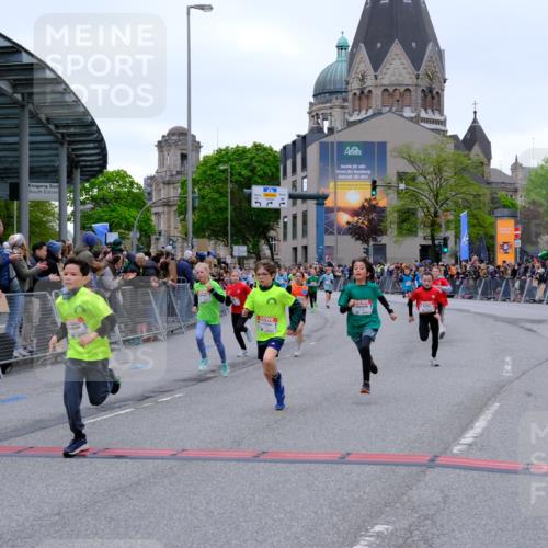25.04.2026 - Das Zehntel Tim E. http://msf.ph/oto/9574765 25.04.2026 10:51:37 Ziel 5251, 5362, 5379, 5396, 5433, 5492, 5551, 5575, 6136, 6139, 6142, 6532, 6550, 6822, 6856, 6988, 7100, 7126, 7136, 7150, 7246, 7254, 7388, 7590, 7909, 7957 meine-sportfotos.de