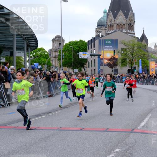 25.04.2026 - Das Zehntel Tim E. http://msf.ph/oto/9574766 25.04.2026 10:51:37 Ziel 5251, 5362, 5379, 5396, 5433, 5492, 5551, 5575, 6136, 6139, 6142, 6532, 6550, 6822, 6856, 6988, 7100, 7126, 7136, 7150, 7246, 7254, 7388, 7590, 7909, 7957 meine-sportfotos.de