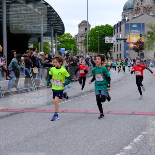 25.04.2026 - Das Zehntel Tim E. http://msf.ph/oto/9574774 25.04.2026 10:51:38 Ziel 5251, 5362, 5379, 5396, 5433, 5492, 5551, 5575, 5782, 6136, 6139, 6142, 6532, 6550, 6822, 6856, 6988, 7100, 7126, 7136, 7150, 7246, 7254, 7388, 7909, 7957 meine-sportfotos.de