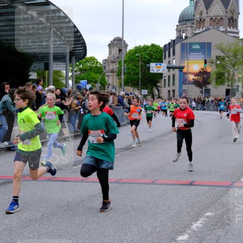 25.04.2026 - Das Zehntel Tim E. http://msf.ph/oto/9574777 25.04.2026 10:51:38 Ziel 5251, 5362, 5379, 5396, 5433, 5492, 5551, 5575, 5782, 6136, 6139, 6142, 6532, 6550, 6822, 6856, 6988, 7100, 7126, 7136, 7150, 7246, 7254, 7388, 7909, 7957 meine-sportfotos.de