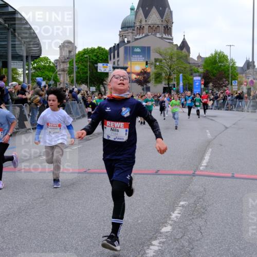 25.04.2026 - Das Zehntel Tim E. http://msf.ph/oto/9575056 25.04.2026 10:52:32 Ziel 5081, 5092, 5100, 5450, 5515, 5689, 5738, 5740, 5751, 5777, 5781, 5874, 5907, 6015, 6019, 6027, 6144, 6409, 6428, 6493, 6512, 6651, 6679, 6754, 7101, 7180, 7184, 7238, 7320, 7608, 7731, 7806, 7863, 7907, 7930, 7976 meine-sportfotos.de