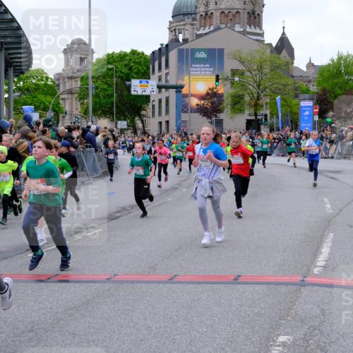 25.04.2026 - Das Zehntel Tim E. http://msf.ph/oto/9575079 25.04.2026 10:52:38 Ziel 5081, 5092, 5100, 5292, 5303, 5514, 5689, 5738, 5777, 5907, 6054, 6144, 6147, 6161, 6177, 6409, 6428, 6491, 6493, 6512, 6651, 6679, 6754, 6935, 6960, 6987, 7184, 7238, 7255, 7299, 7320, 7513, 7548, 7608, 7615, 7745, 7757, 7869, 7904, 7918, 7921, 7976, 8022, 8024, 8036 meine-sportfotos.de