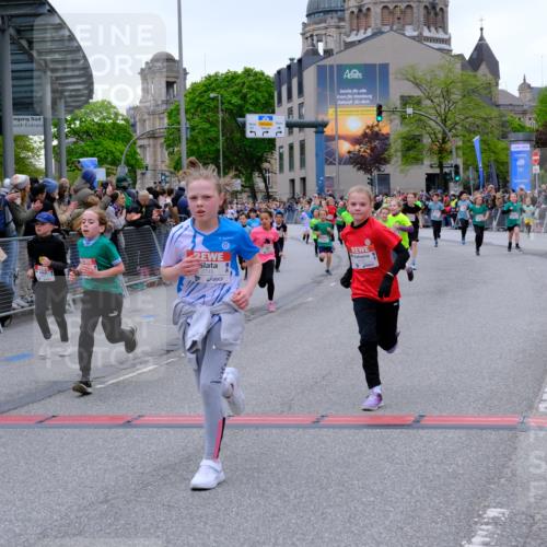 25.04.2026 - Das Zehntel Tim E. http://msf.ph/oto/9575087 25.04.2026 10:52:39 Ziel 5081, 5092, 5292, 5303, 5514, 5738, 5907, 6054, 6123, 6144, 6147, 6161, 6177, 6409, 6428, 6491, 6493, 6512, 6651, 6679, 6754, 6840, 6935, 6960, 6987, 7238, 7255, 7299, 7320, 7513, 7548, 7608, 7615, 7745, 7757, 7869, 7890, 7904, 7918, 7921, 7976, 8022, 8024, 8036 meine-sportfotos.de