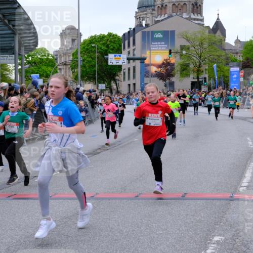 25.04.2026 - Das Zehntel Tim E. http://msf.ph/oto/9575089 25.04.2026 10:52:39 Ziel 5081, 5092, 5292, 5303, 5514, 5738, 5907, 6054, 6123, 6144, 6147, 6161, 6177, 6409, 6428, 6491, 6493, 6512, 6651, 6679, 6754, 6840, 6935, 6960, 6987, 7238, 7255, 7299, 7320, 7513, 7548, 7608, 7615, 7745, 7757, 7869, 7890, 7904, 7918, 7921, 7976, 8022, 8024, 8036 meine-sportfotos.de