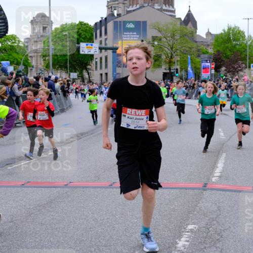 25.04.2026 - Das Zehntel Tim E. http://msf.ph/oto/9575105 25.04.2026 10:52:43 Ziel 5292, 5303, 5514, 5738, 5907, 5925, 6018, 6054, 6113, 6123, 6131, 6144, 6147, 6161, 6177, 6491, 6493, 6512, 6517, 6651, 6840, 6935, 6960, 6987, 7105, 7165, 7167, 7238, 7255, 7299, 7395, 7513, 7548, 7599, 7608, 7615, 7629, 7672, 7745, 7757, 7869, 7890, 7904, 7918, 7921, 8022, 8024, 8036 meine-sportfotos.de