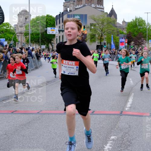 25.04.2026 - Das Zehntel Tim E. http://msf.ph/oto/9575106 25.04.2026 10:52:43 Ziel 5292, 5303, 5514, 5738, 5907, 5925, 6018, 6054, 6113, 6123, 6131, 6144, 6147, 6161, 6177, 6491, 6493, 6512, 6517, 6651, 6840, 6935, 6960, 6987, 7105, 7165, 7167, 7238, 7255, 7299, 7395, 7513, 7548, 7599, 7608, 7615, 7629, 7672, 7745, 7757, 7869, 7890, 7904, 7918, 7921, 8022, 8024, 8036 meine-sportfotos.de