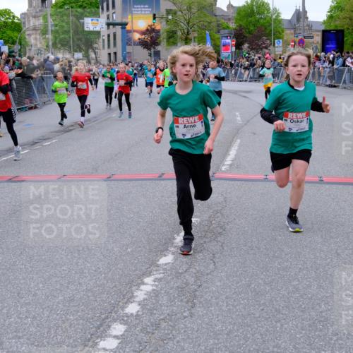 25.04.2026 - Das Zehntel Tim E. http://msf.ph/oto/9575111 25.04.2026 10:52:44 Ziel 5292, 5303, 5514, 5738, 5907, 5925, 6018, 6054, 6113, 6123, 6131, 6147, 6161, 6177, 6262, 6266, 6491, 6517, 6651, 6840, 6935, 6960, 6987, 7105, 7165, 7167, 7238, 7255, 7299, 7395, 7513, 7548, 7599, 7615, 7629, 7672, 7699, 7745, 7757, 7869, 7890, 7904, 7918, 7921, 8022, 8024, 8036 meine-sportfotos.de