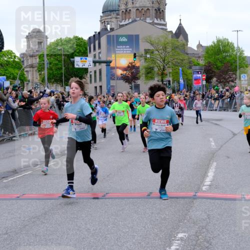 25.04.2026 - Das Zehntel Tim E. http://msf.ph/oto/9575113 25.04.2026 10:52:46 Ziel 5292, 5303, 5488, 5514, 5787, 5884, 5910, 5925, 6018, 6054, 6081, 6113, 6123, 6131, 6147, 6161, 6177, 6262, 6266, 6491, 6517, 6840, 6935, 6960, 6987, 7105, 7165, 7167, 7190, 7255, 7395, 7513, 7548, 7599, 7629, 7672, 7699, 7757, 7869, 7890, 7918, 7921, 8022, 8024, 8036 meine-sportfotos.de