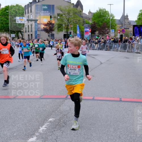 25.04.2026 - Das Zehntel Tim E. http://msf.ph/oto/9575118 25.04.2026 10:52:48 Ziel 5292, 5303, 5427, 5488, 5514, 5787, 5884, 5910, 5925, 5928, 6018, 6081, 6113, 6123, 6131, 6161, 6177, 6262, 6266, 6491, 6517, 6745, 6840, 6935, 6960, 7105, 7165, 7167, 7190, 7255, 7395, 7456, 7459, 7513, 7548, 7599, 7629, 7672, 7699, 7716, 7869, 7890, 7918 meine-sportfotos.de